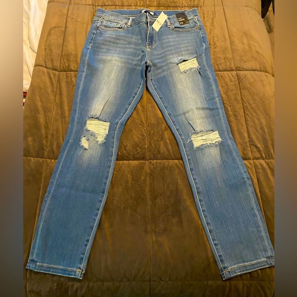 ✨NWT✨ NY&CO-Ripped Skinny Jeans 👖 (size 12)